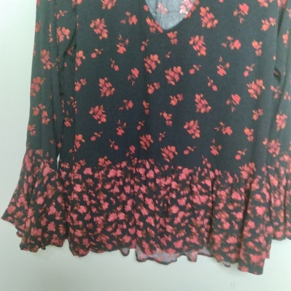 Mossimo Black and Red Floral Bell Sleeve Blouse Size XS - Picture 3 of 9